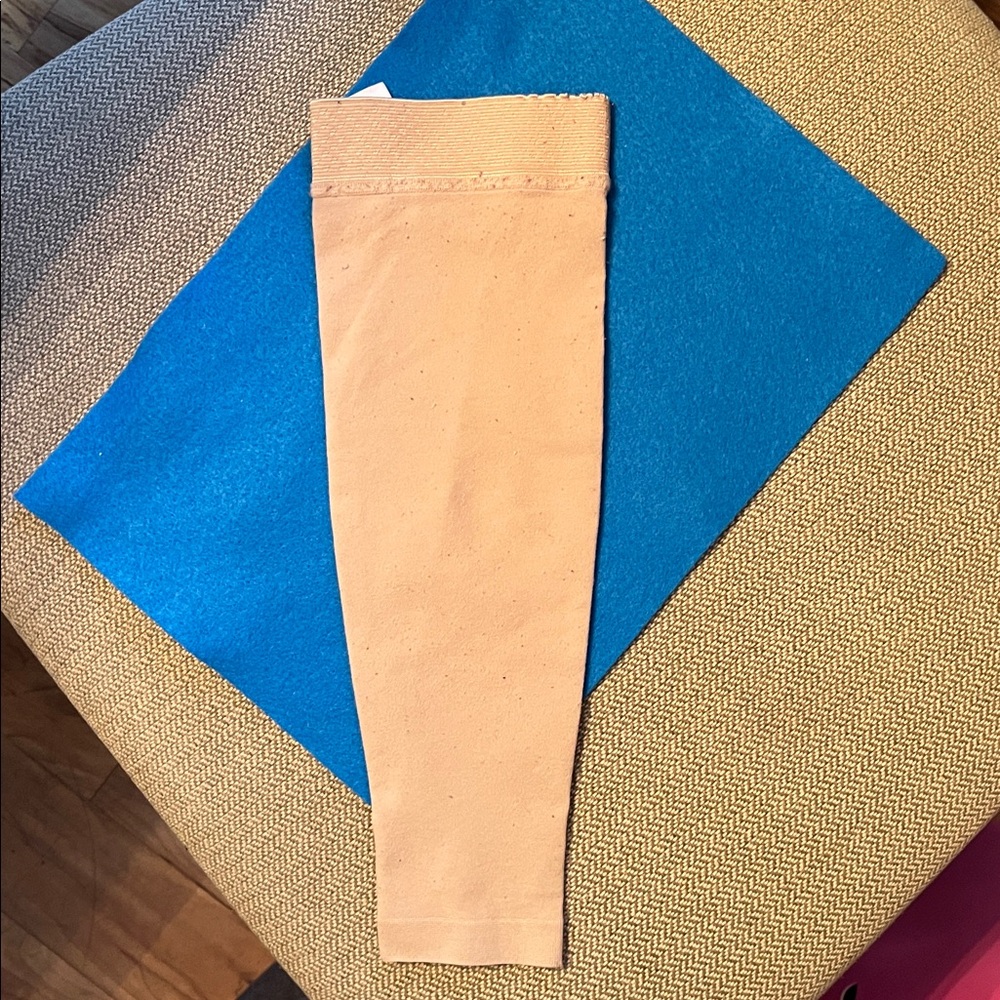 Juzo flesh tone nude beige lymphedema arm compression sleeve size II Small VGUC
